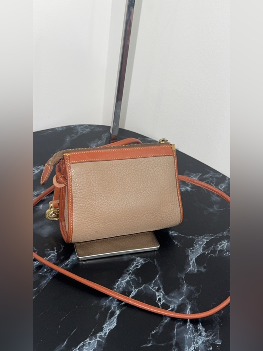 DOONEY & BOURKE Small Bag Purse Leather Crossbody Bag in Brown and Tan AUTHENTIC - Picture 4 of 11